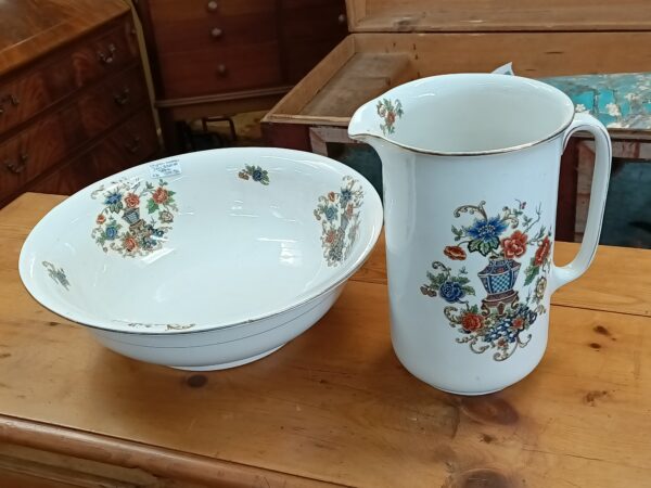 English Jug and Bowl toilette set - Image 10