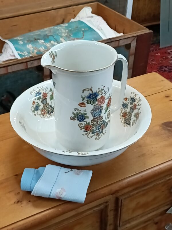 English Jug and Bowl toilette set - Image 3