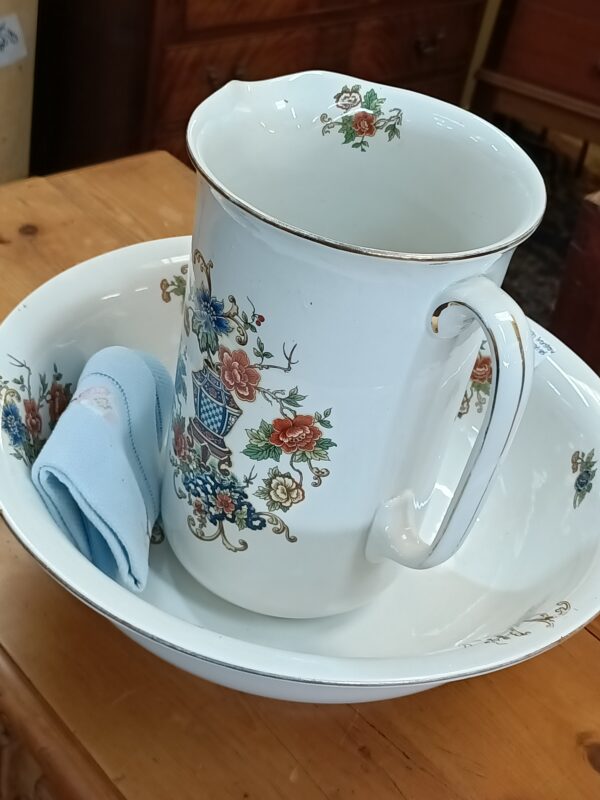 English Jug and Bowl toilette set - Image 5