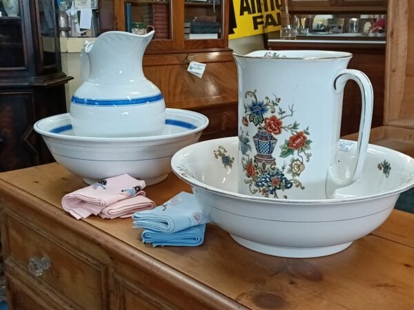 English Jug and Bowl toilette set - Image 11