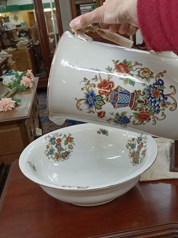 English Jug and Bowl toilette set - Image 12