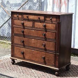 Gorgeous Oak Chest of Drawers