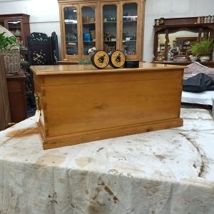 Kauri Blanket box
